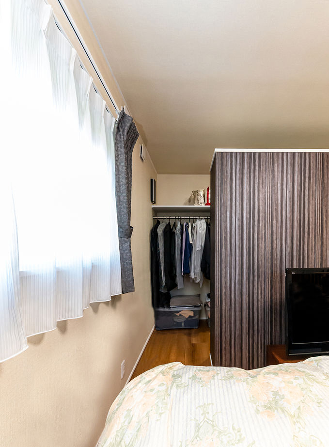 ヤマダホームズ ダイナミックな大屋根の平屋に、天井高を活かしてロフト＋αの空間をつくり、縦空間も楽しめる家にの建築実例画像7