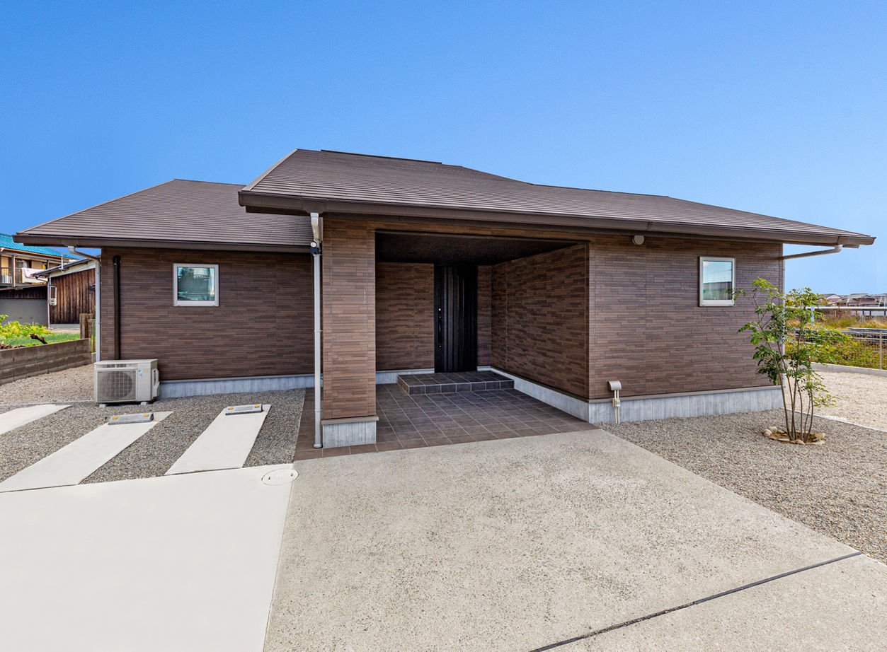 ヤマダホームズ ダイナミックな大屋根の平屋に、天井高を活かしてロフト＋αの空間をつくり、縦空間も楽しめる家にの建築実例画像8