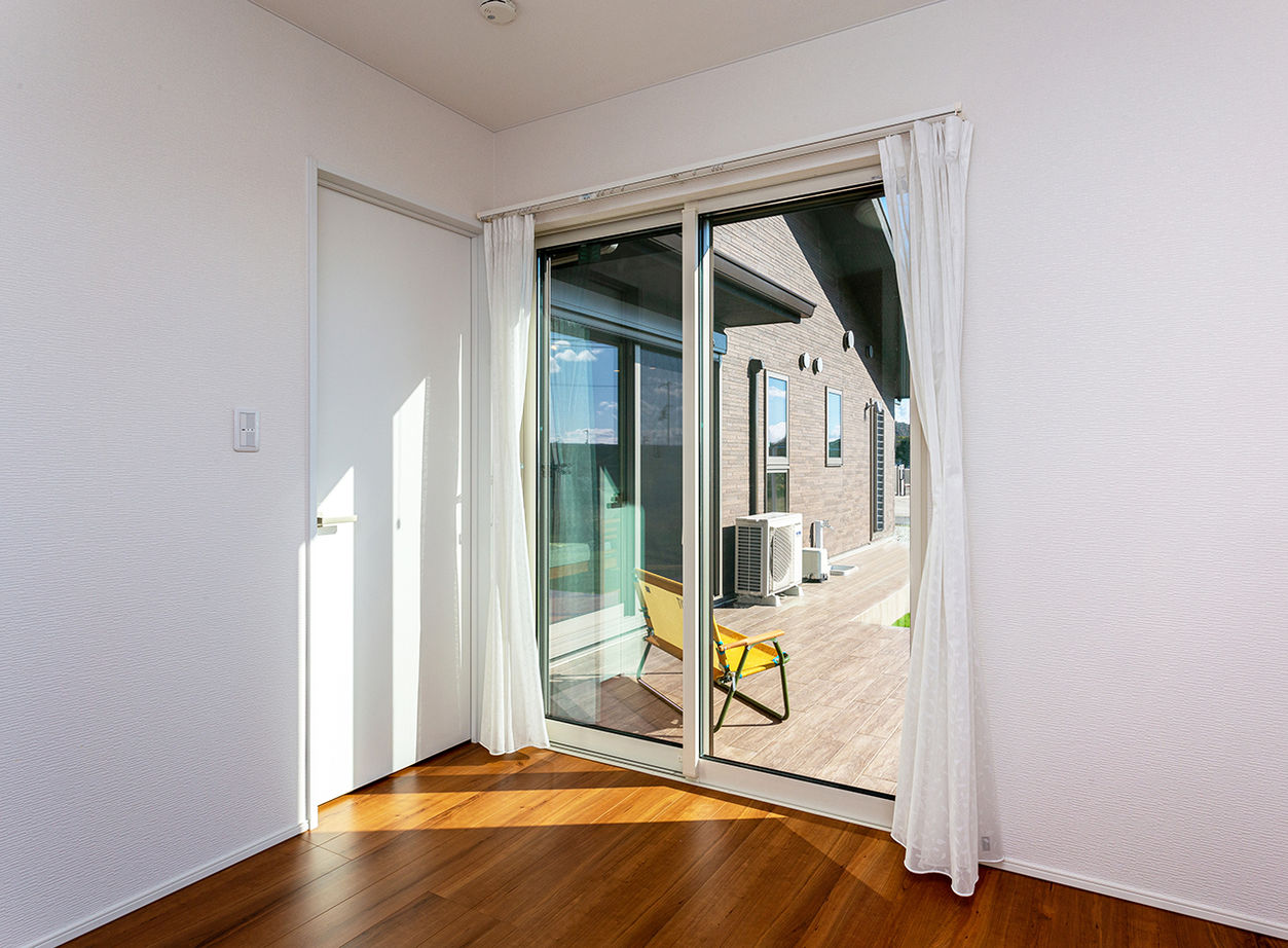 ヤマダホームズ ダイナミックな大屋根の平屋に、天井高を活かしてロフト＋αの空間をつくり、縦空間も楽しめる家にの建築実例画像9