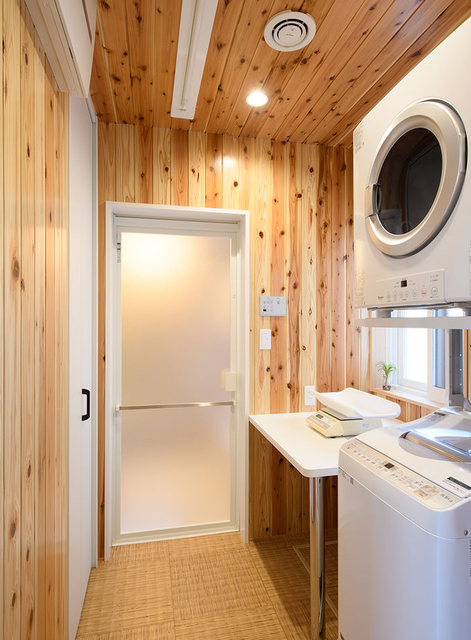 ヤマダホームズ 共働きの2人が帰宅後にホッとくつろげる、畳コーナーと中庭のある和モダンの家の建築実例画像5