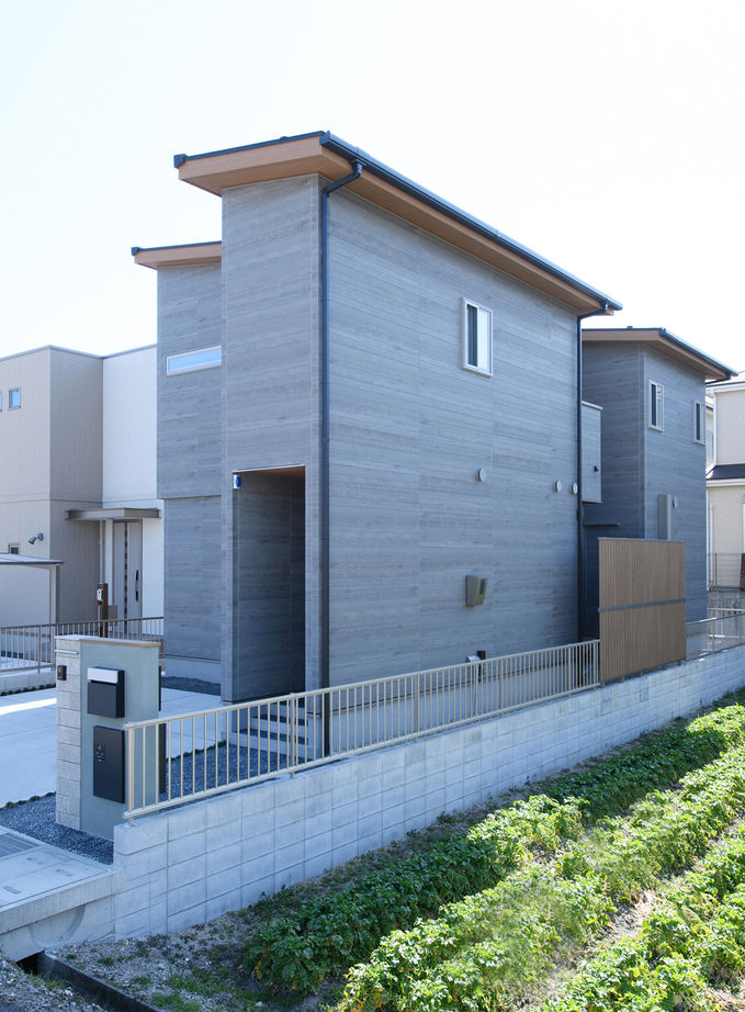 ヤマダホームズ 共働きの2人が帰宅後にホッとくつろげる、畳コーナーと中庭のある和モダンの家の建築実例画像9