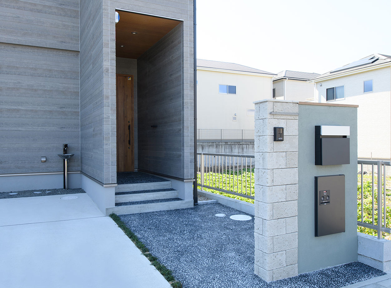 ヤマダホームズ 共働きの2人が帰宅後にホッとくつろげる、畳コーナーと中庭のある和モダンの家の建築実例画像10