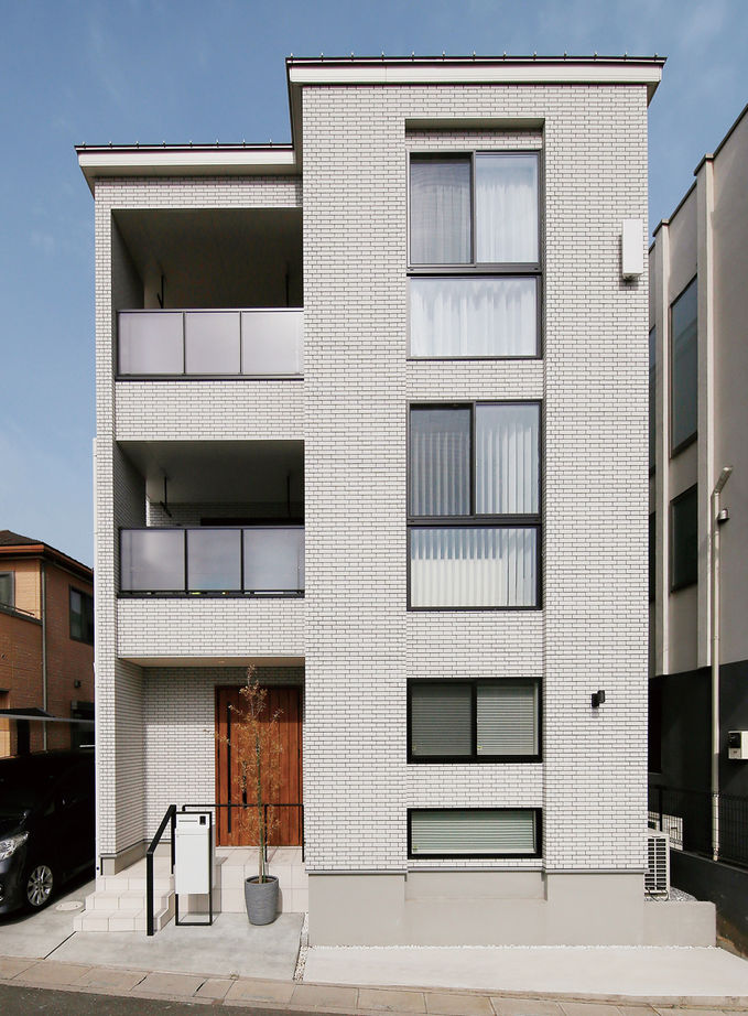 ヤマダホームズ 【2000万円台】フロアを貫く吹き抜け階段と大きな窓で開放的な3階建ての建築実例画像9