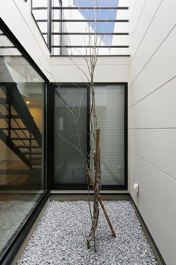 ヤマダホームズ 隣家が迫る立地でも十分な明るさを実現。モダン＆スタイリッシュな3階建ての建築実例画像5