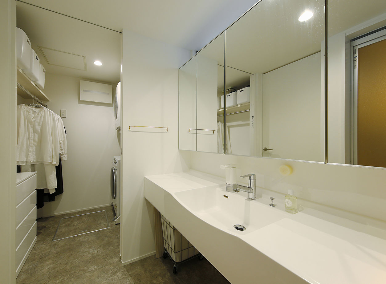 ヤマダホームズ 隣家が迫る立地でも十分な明るさを実現。モダン＆スタイリッシュな3階建ての建築実例画像8