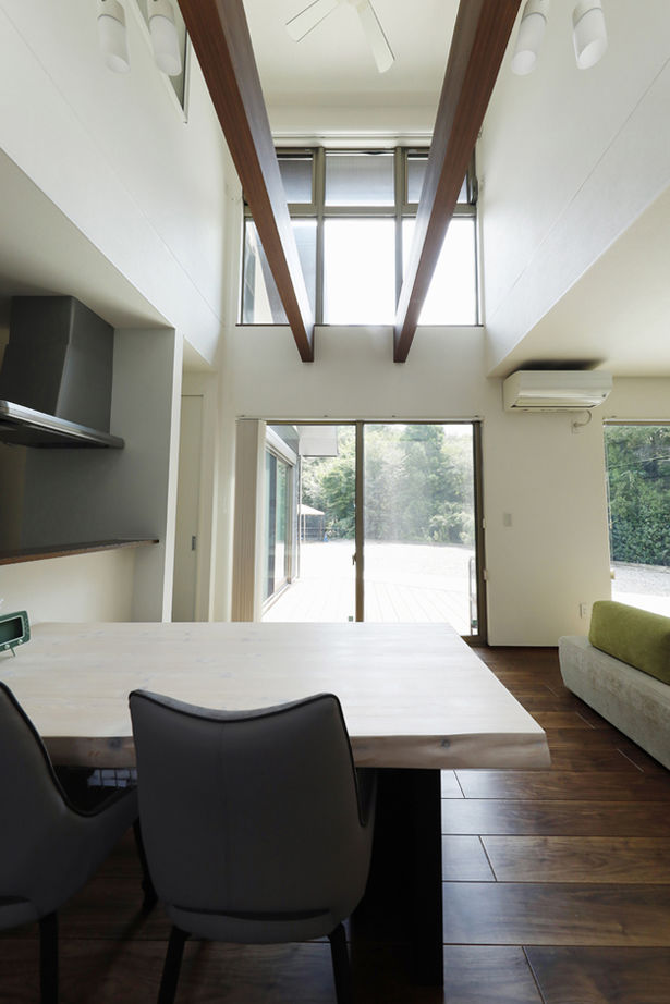 ヤマダホームズ 機能的な動線と収納のアイデアが光る、大屋根の家の建築実例画像2