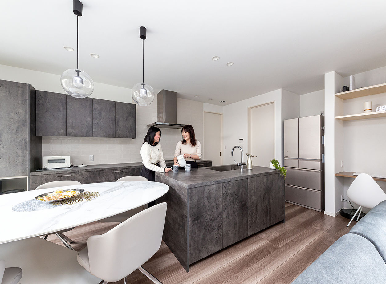 ヤマダホームズ 一目ぼれしたキッチンを中心に、外観、外構まで「シンプルモダン」を極めた住まいの建築実例画像2