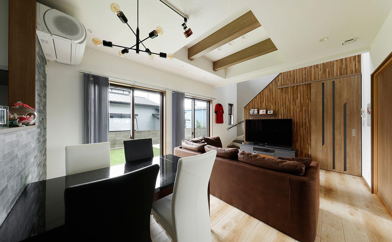 ヤマダホームズ 「スタイリッシュであること」を意識しながら、コミュニケーション充実の工夫を満載の建築実例画像