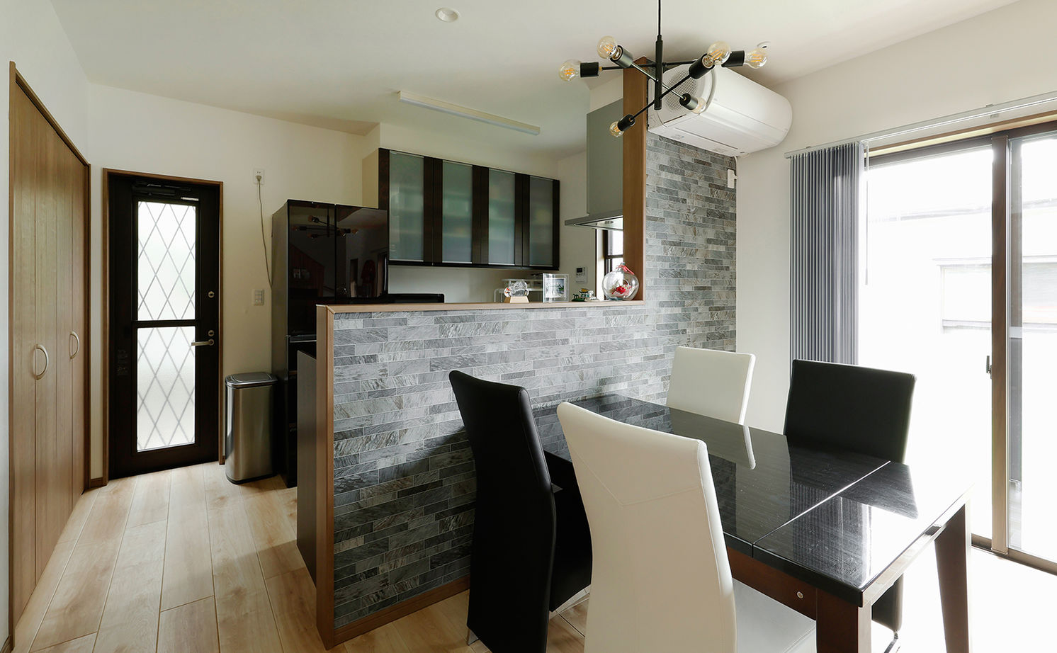 ヤマダホームズ 「スタイリッシュであること」を意識しながら、コミュニケーション充実の工夫を満載の建築実例画像2