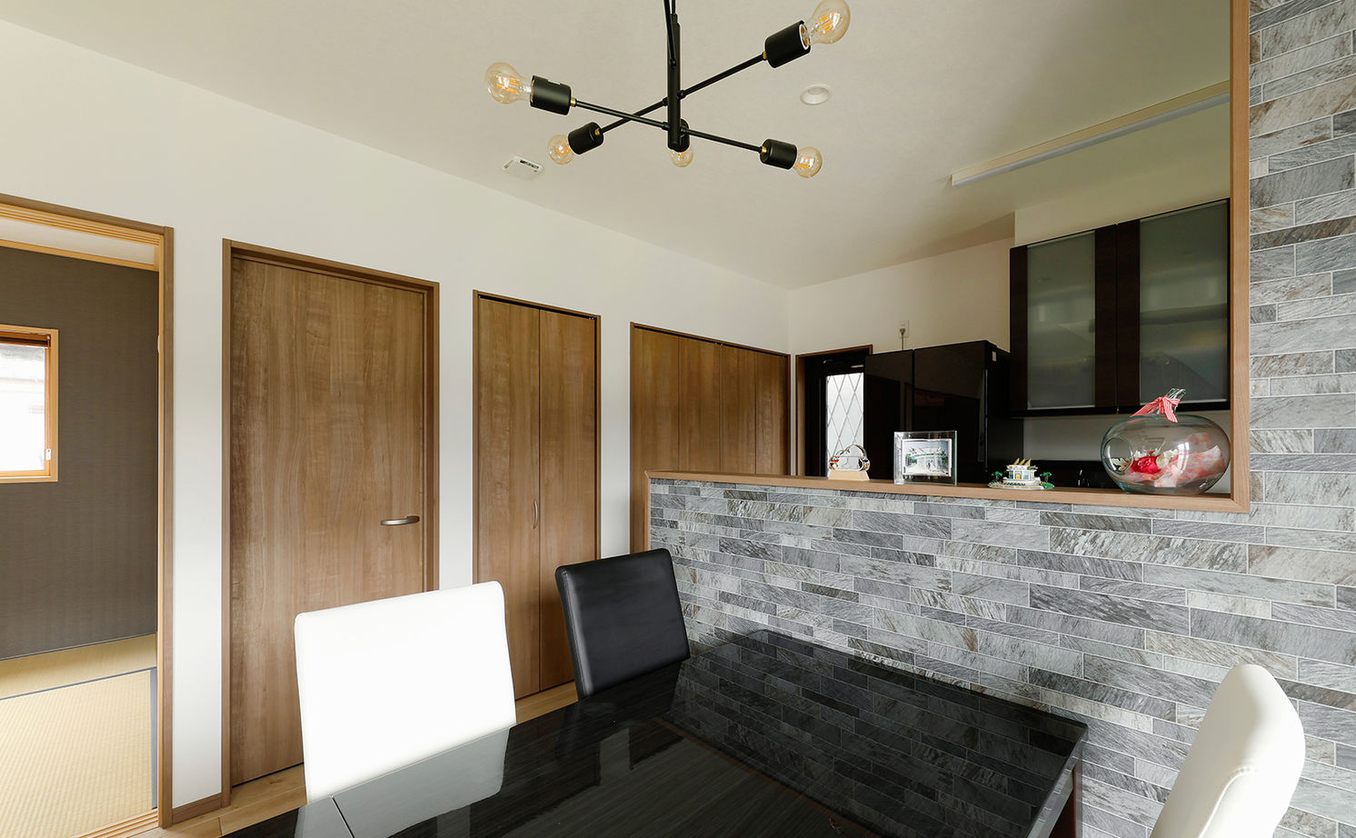 ヤマダホームズ 「スタイリッシュであること」を意識しながら、コミュニケーション充実の工夫を満載の建築実例画像3