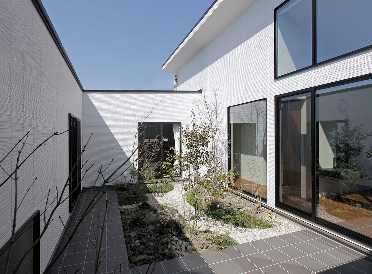 ヤマダホームズ 中庭を回遊しながら暮らす平屋の二世帯住宅の建築実例画像9
