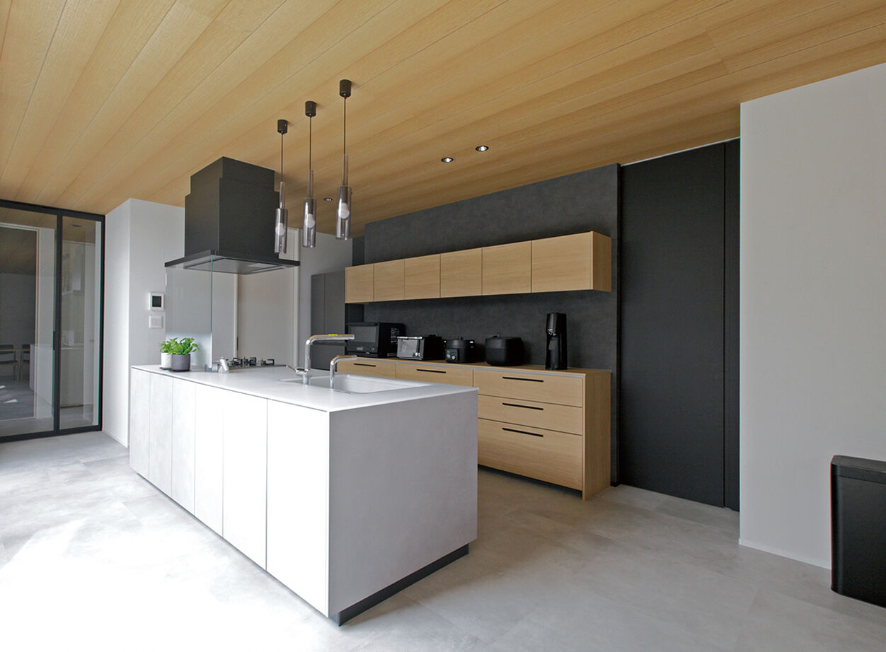 ヤマダホームズ カーテンレスでのびのびと暮らす中庭のある住まいの建築実例画像4