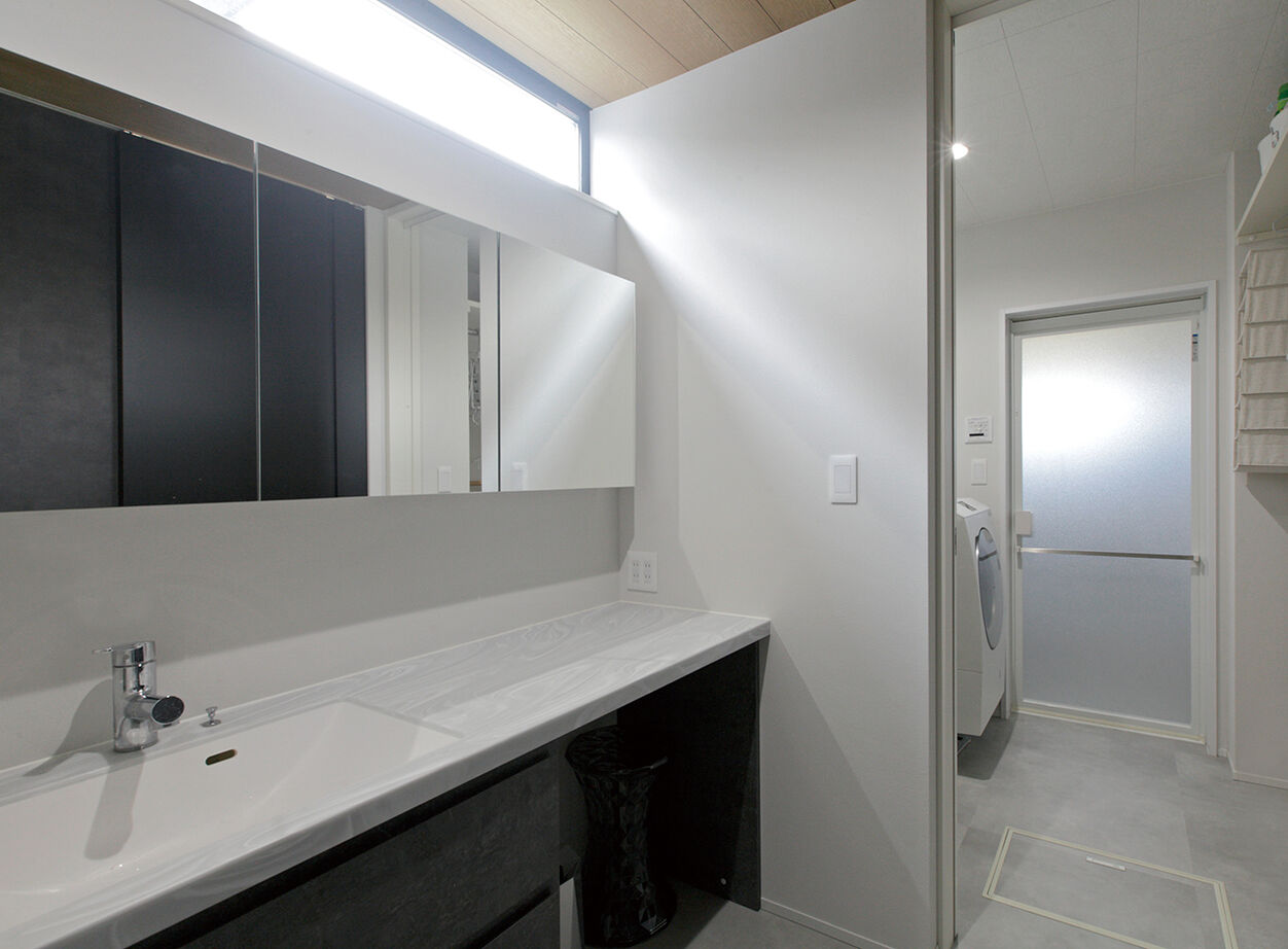 ヤマダホームズ カーテンレスでのびのびと暮らす中庭のある住まいの建築実例画像6