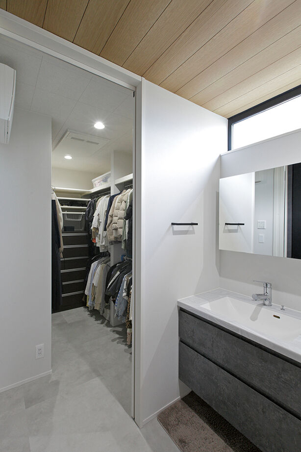 ヤマダホームズ カーテンレスでのびのびと暮らす中庭のある住まいの建築実例画像7