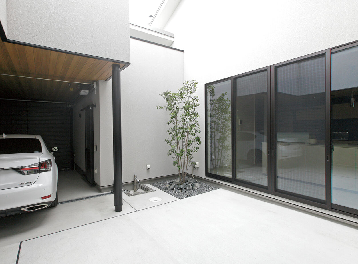 ヤマダホームズ カーテンレスでのびのびと暮らす中庭のある住まいの建築実例画像9