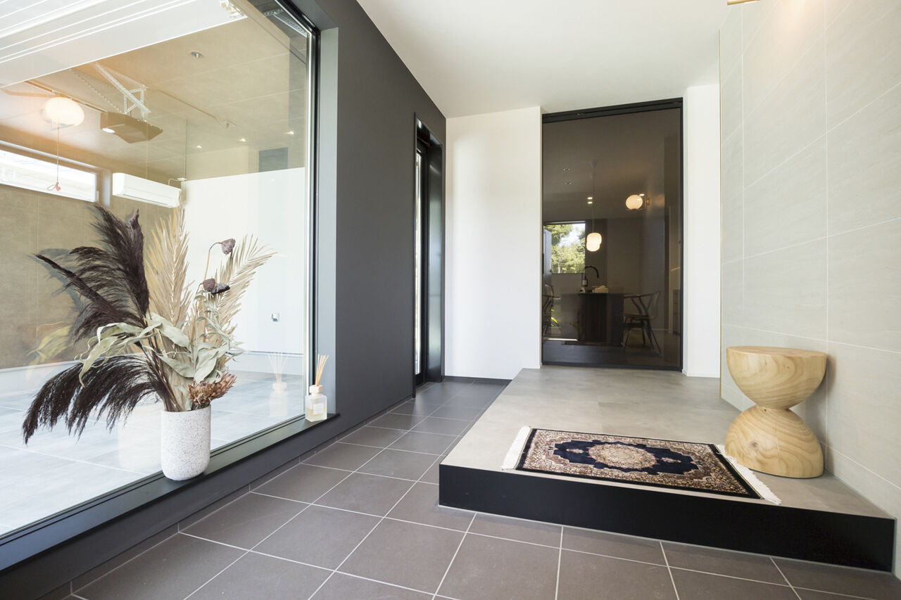 ヤマダホームズ どこをとっても絵になる、吹抜けのあるＬＤＫと二の字キッチン。オーバースライダーのガレージハウスの建築実例画像6