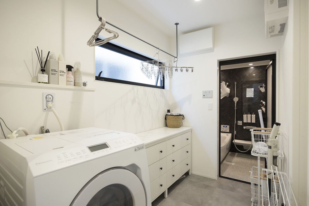 ヤマダホームズ どこをとっても絵になる、吹抜けのあるＬＤＫと二の字キッチン。オーバースライダーのガレージハウスの建築実例画像9