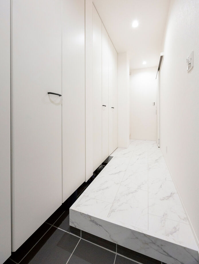 ヤマダホームズ 【都市型３階建て】サウナや二の字キッチン、太陽光発電など、夢と快適を追求した住まいの建築実例画像9