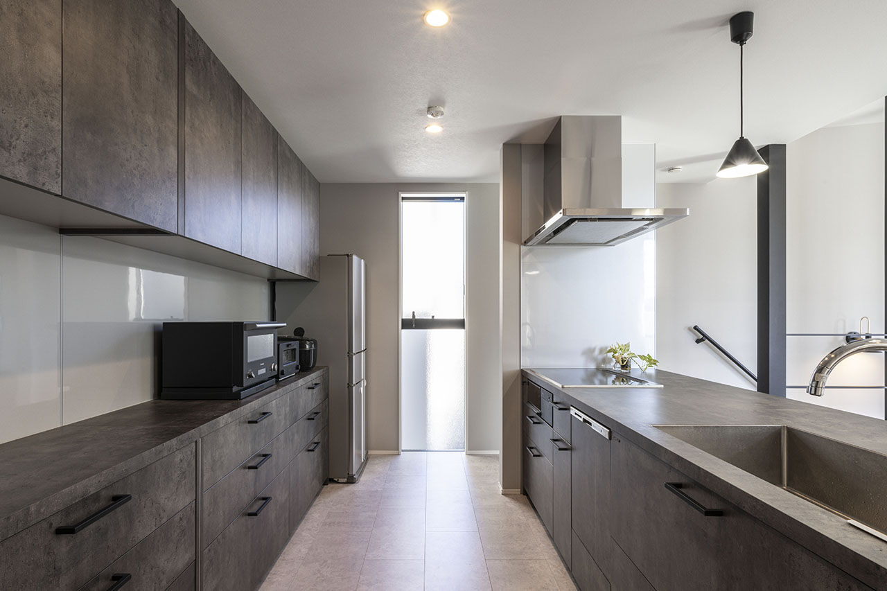 愛される「LDK」iiMA by VISIO 【2階リビング/30坪台】コの字型形状で私たちだけの空間。住み心地も高級感も全てを叶えたホテルライクな家の建築実例画像4