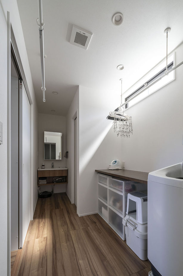 愛される「LDK」iiMA by VISIO 【キッチン/リビング/バルコニー/30坪台/間取り有】 ロジアが繋ぐ内と外。 光が降り注ぎ開放感溢れる家の建築実例画像5