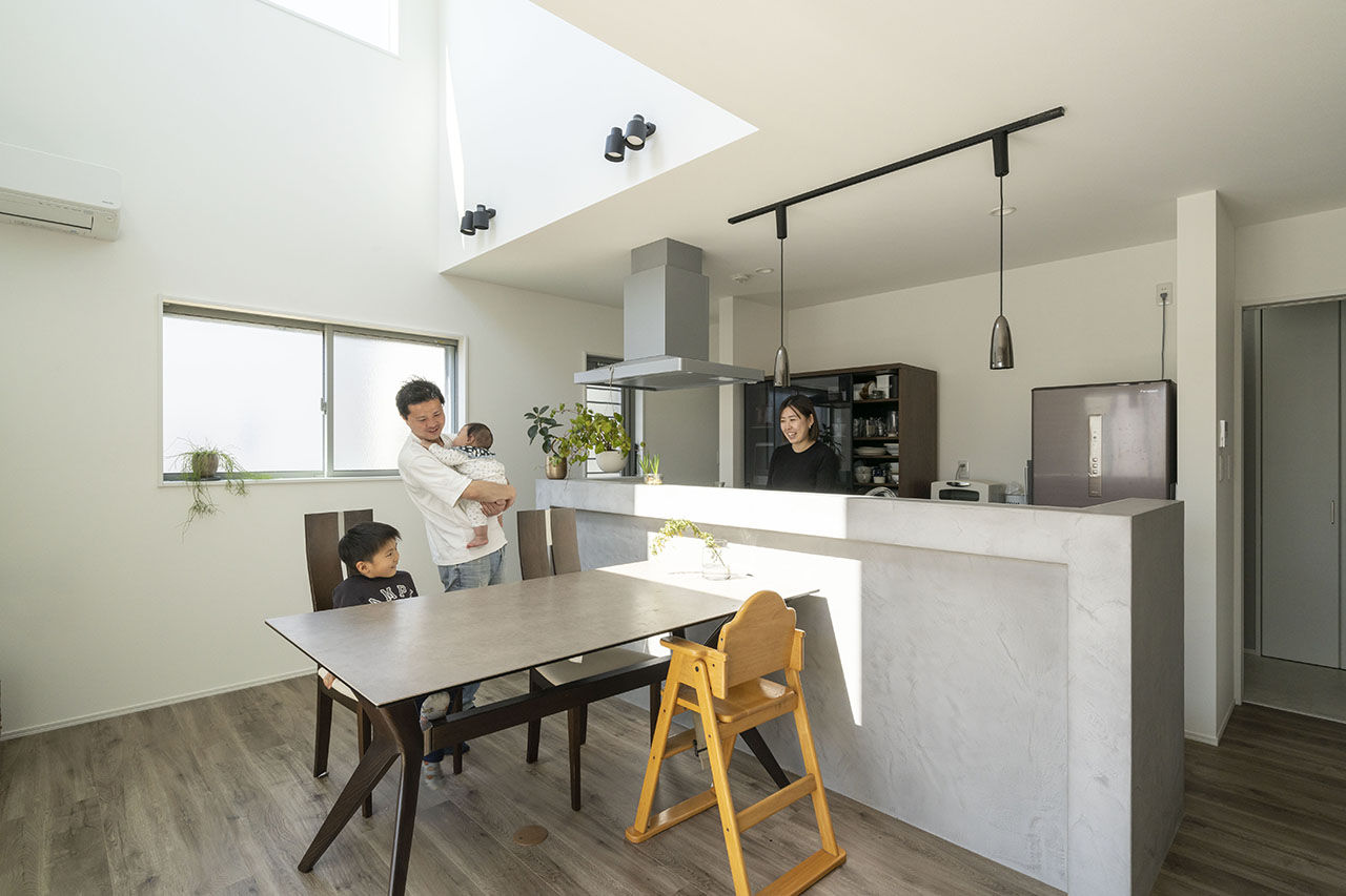 愛される「LDK」iiMA by VISIO 【キッチン/LDK/家事ラク/子育てラク/間取り有】 どこにいても家族を感じられる。 陽だまりに包まれる家の建築実例画像2