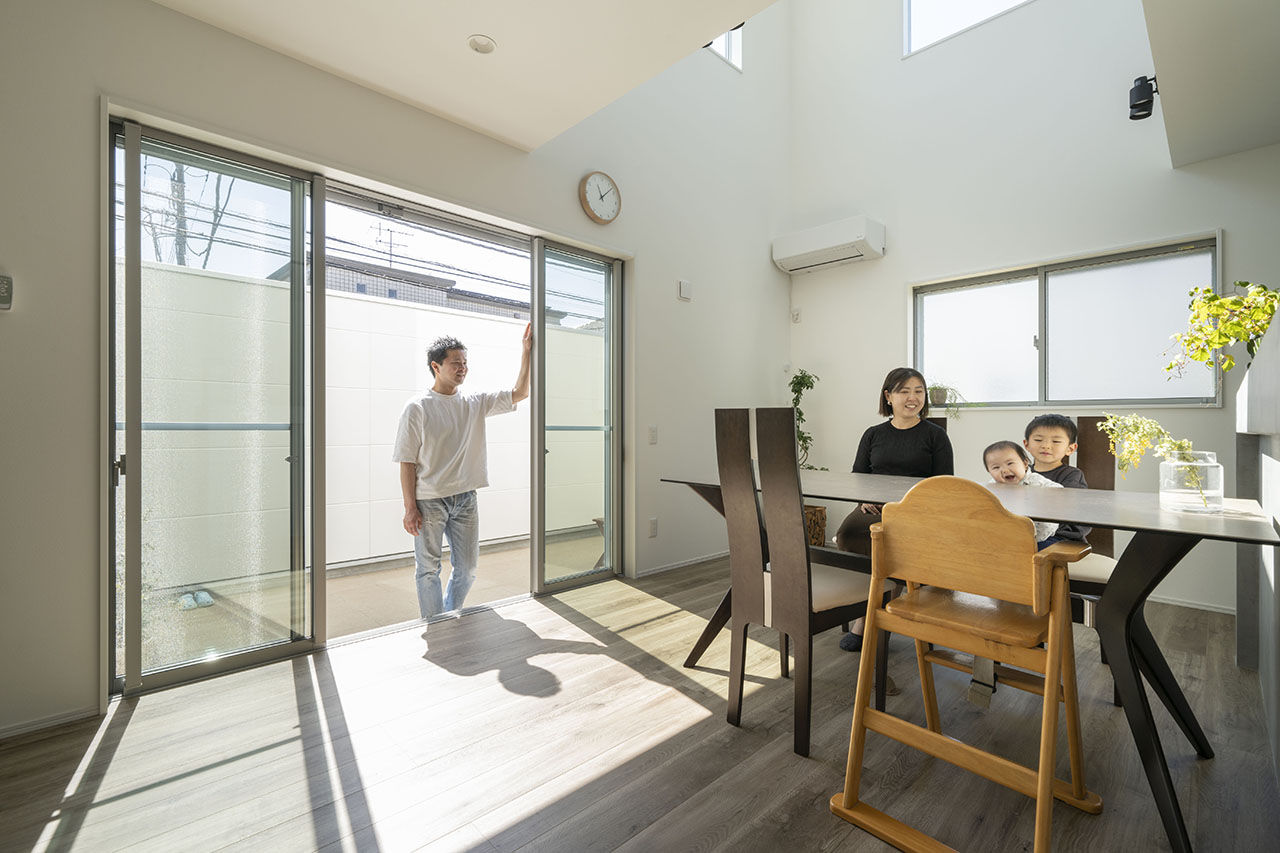 愛される「LDK」iiMA by VISIO 【キッチン/LDK/家事ラク/子育てラク/間取り有】 どこにいても家族を感じられる。 陽だまりに包まれる家の建築実例画像3