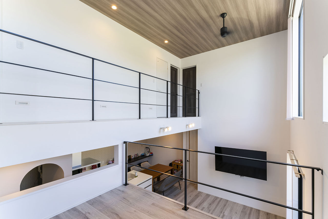 愛される「LDK」iiMA by VISIO 【吹抜/スキップフロア/高性能/間取図有】陽光が広がる明るいLDK！スキップフロアが家族の会話を自然に育むの建築実例画像5