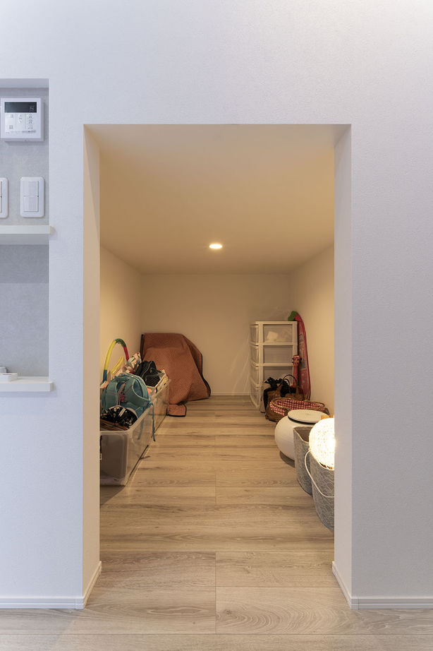 愛される「LDK」iiMA by VISIO 【吹抜/スキップフロア/高性能/間取図有】陽光が広がる明るいLDK！スキップフロアが家族の会話を自然に育むの建築実例画像7