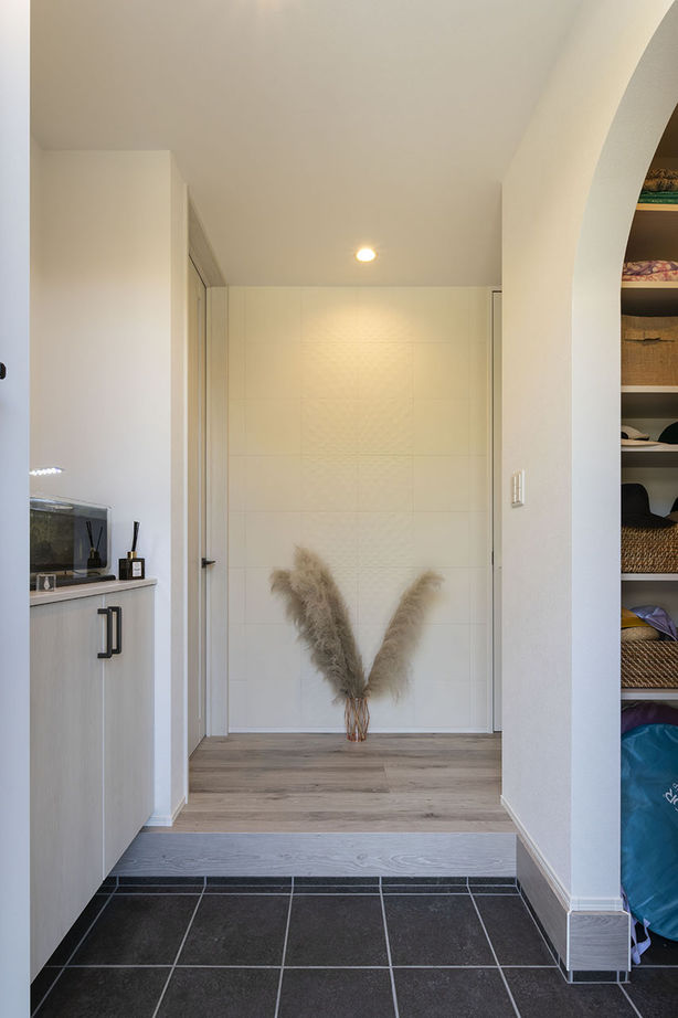 愛される「LDK」iiMA by VISIO 【吹抜/スキップフロア/高性能/間取図有】陽光が広がる明るいLDK！スキップフロアが家族の会話を自然に育むの建築実例画像9