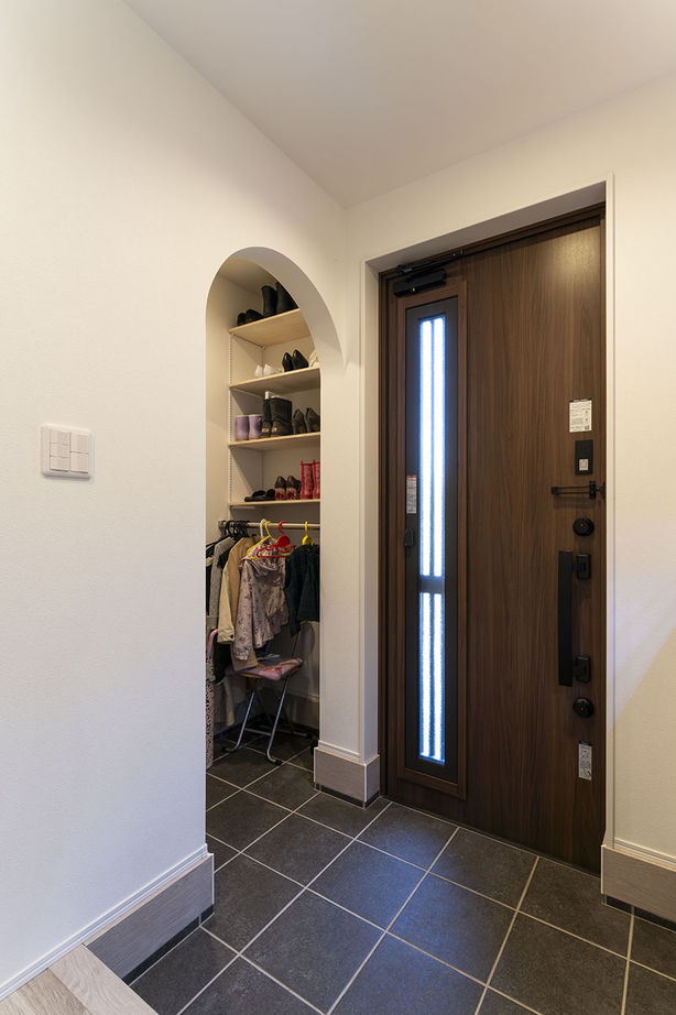 愛される「LDK」iiMA by VISIO 【吹抜/スキップフロア/高性能/間取図有】陽光が広がる明るいLDK！スキップフロアが家族の会話を自然に育むの建築実例画像10