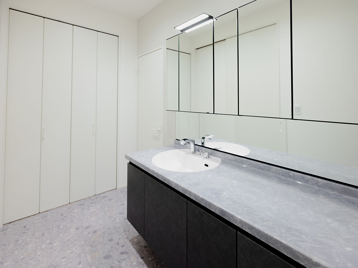 愛される「LDK」iiMA by VISIO 【ビルトインガレージ／ペット／間取図有】日常を贅沢に演出するラグジュアリーデザインのガレージハウスの建築実例画像6