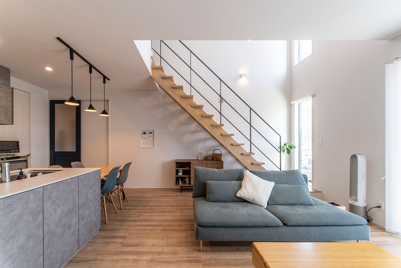 愛される「LDK」iiMA by VISIO 【狭小地／30坪台／間取図有】約29坪の敷地を有効活用。スケルトン階段と吹抜けによる開放感が心地よい家の建築実例画像3