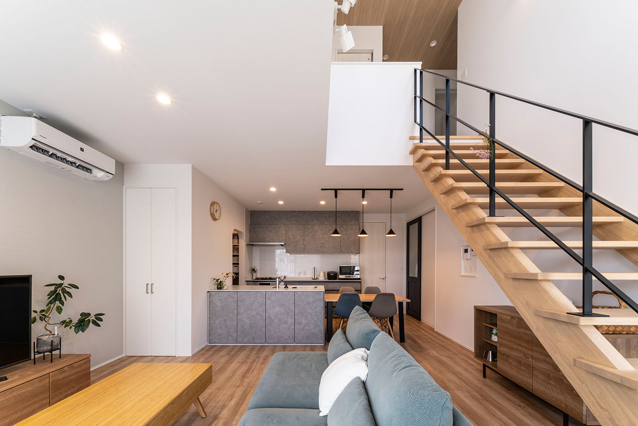 愛される「LDK」iiMA by VISIO 【狭小地／30坪台／間取図有】約29坪の敷地を有効活用。スケルトン階段と吹抜けによる開放感が心地よい家の建築実例画像5