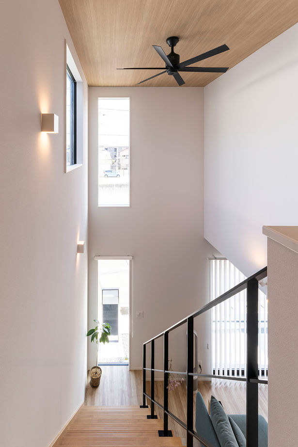 愛される「LDK」iiMA by VISIO 【狭小地／30坪台／間取図有】約29坪の敷地を有効活用。スケルトン階段と吹抜けによる開放感が心地よい家の建築実例画像6