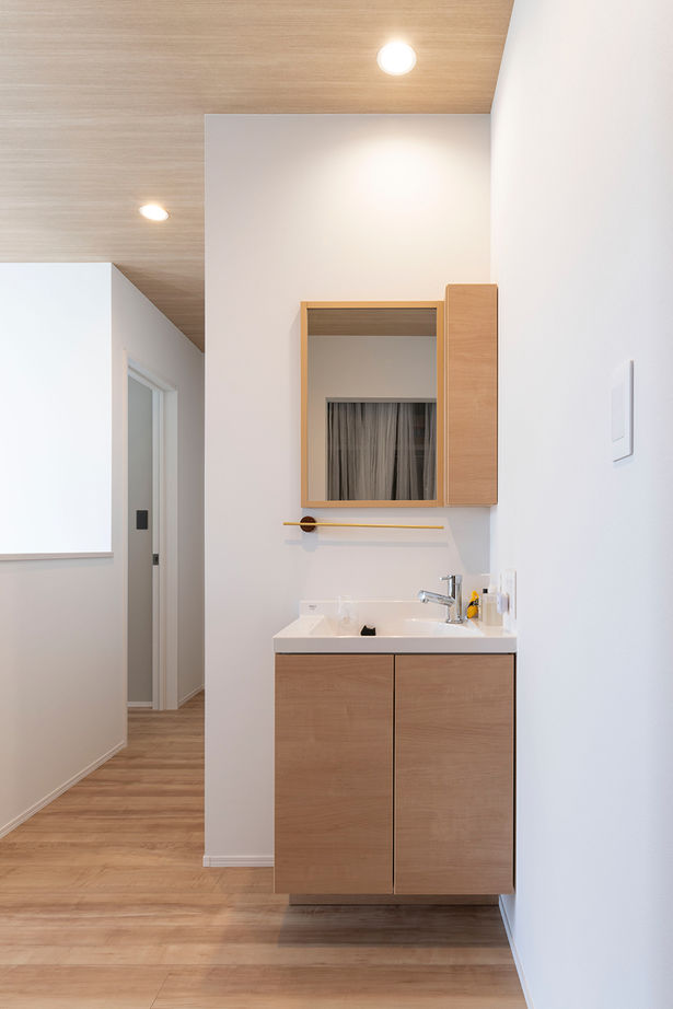 愛される「LDK」iiMA by VISIO 【狭小地／30坪台／間取図有】約29坪の敷地を有効活用。スケルトン階段と吹抜けによる開放感が心地よい家の建築実例画像7