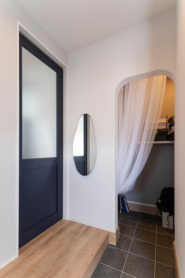 愛される「LDK」iiMA by VISIO 【狭小地／30坪台／間取図有】約29坪の敷地を有効活用。スケルトン階段と吹抜けによる開放感が心地よい家の建築実例画像10