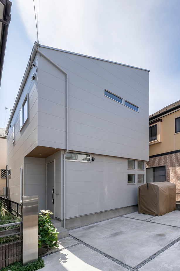 愛される「LDK」iiMA by VISIO 【2階リビング／20坪台／間取図有】変形地をムダなく活用！デッドスペースを収納に充て、広々LDKを実現の建築実例画像2