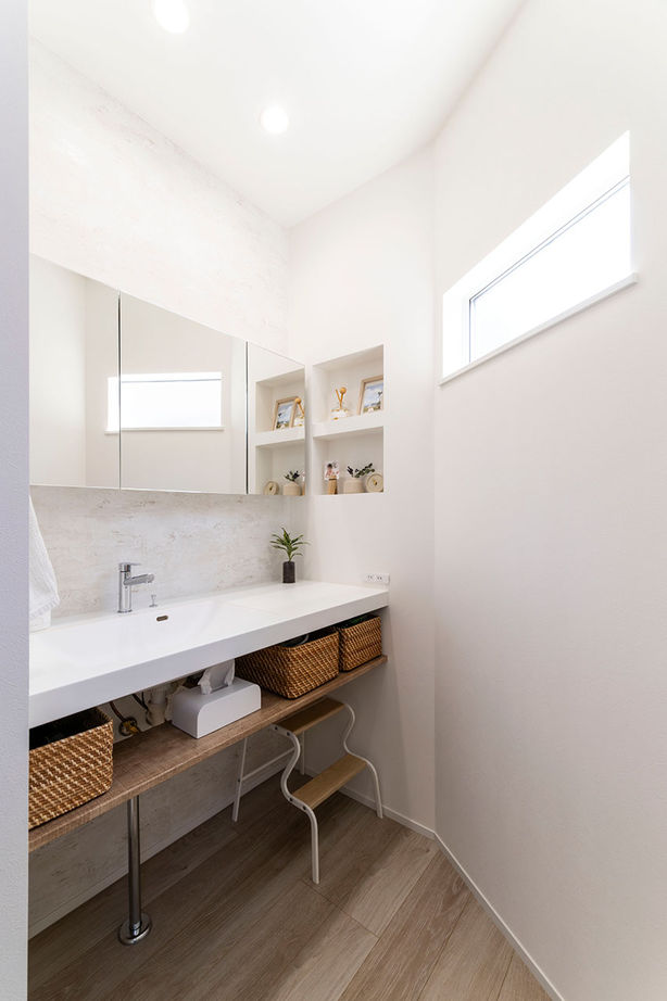 愛される「LDK」iiMA by VISIO 【2階リビング／20坪台／間取図有】変形地をムダなく活用！デッドスペースを収納に充て、広々LDKを実現の建築実例画像4