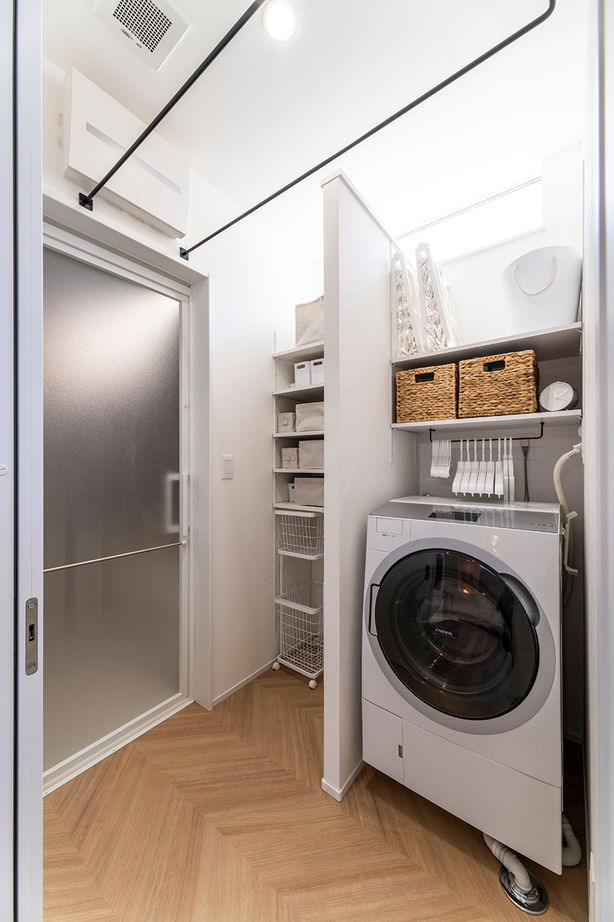 愛される「LDK」iiMA by VISIO 【2階リビング／20坪台／間取図有】変形地をムダなく活用！デッドスペースを収納に充て、広々LDKを実現の建築実例画像5