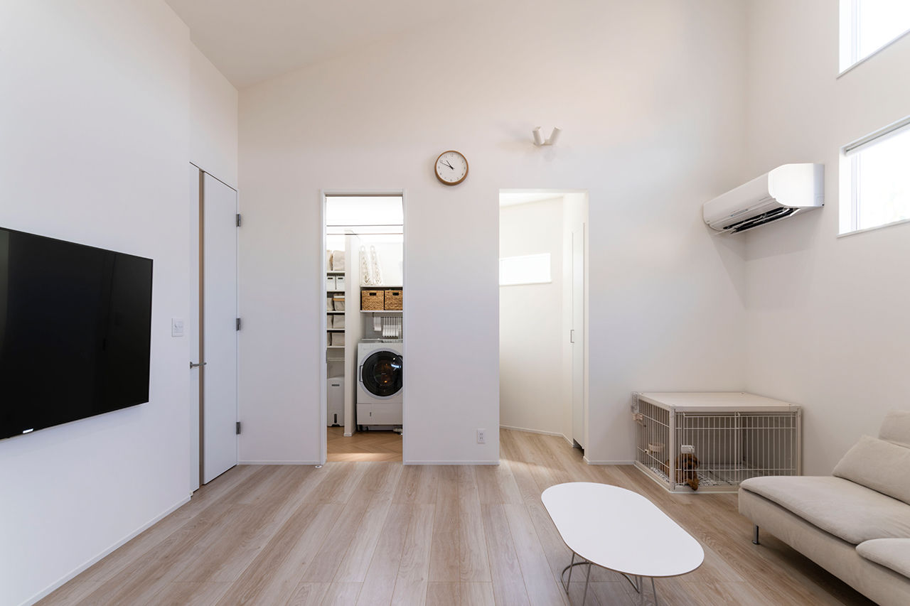 愛される「LDK」iiMA by VISIO 【2階リビング／20坪台／間取図有】変形地をムダなく活用！デッドスペースを収納に充て、広々LDKを実現の建築実例画像6