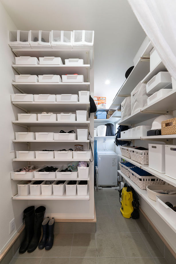 愛される「LDK」iiMA by VISIO 【2階リビング／20坪台／間取図有】変形地をムダなく活用！デッドスペースを収納に充て、広々LDKを実現の建築実例画像9