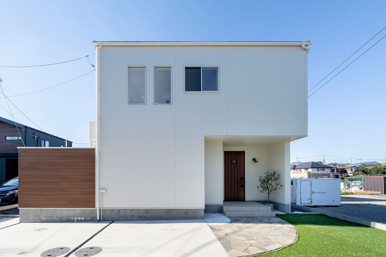 愛される「LDK」iiMA by VISIO 【キッチン／吹抜けリビング／20坪台／間取図有】家中に光をもたらす、ロジアと吹抜けのあるおしゃれな家の建築実例画像2