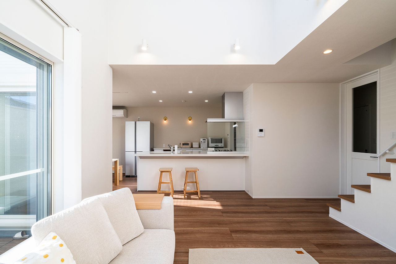 愛される「LDK」iiMA by VISIO 【キッチン／吹抜けリビング／20坪台／間取図有】家中に光をもたらす、ロジアと吹抜けのあるおしゃれな家の建築実例画像3