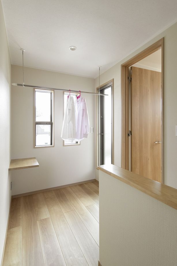 日栄商事 【間取り図有り】無垢材の質感が心地よさを演出。快適な和モダンの住まいを実現の建築実例画像9