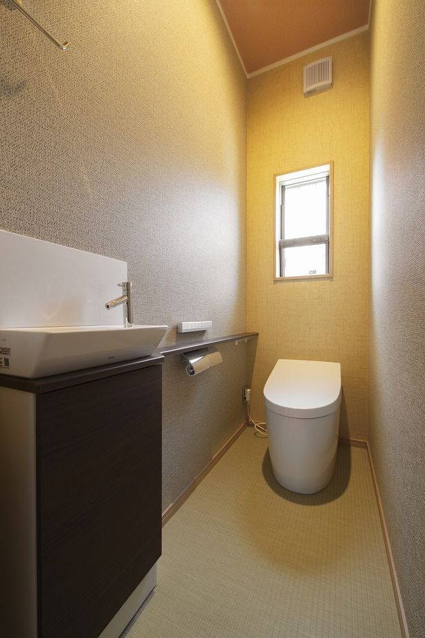 日栄商事 【間取り図有り】無垢材の質感が心地よさを演出。快適な和モダンの住まいを実現の建築実例画像10