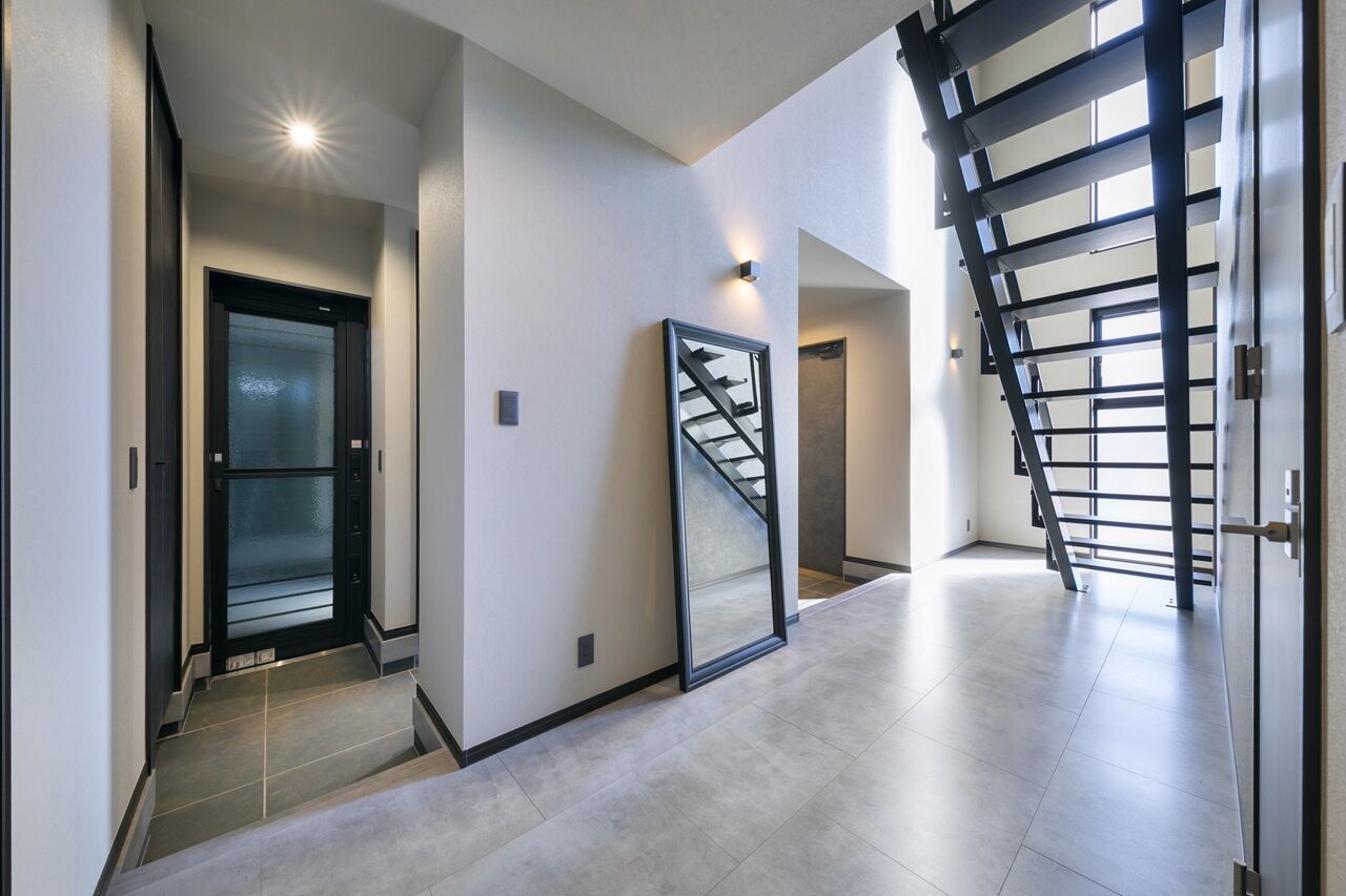 日栄商事 【3000万円内で叶うガレージの家/間取り図有】車やダイビングなど大容量の収納で趣味人も大満足の家の建築実例画像3