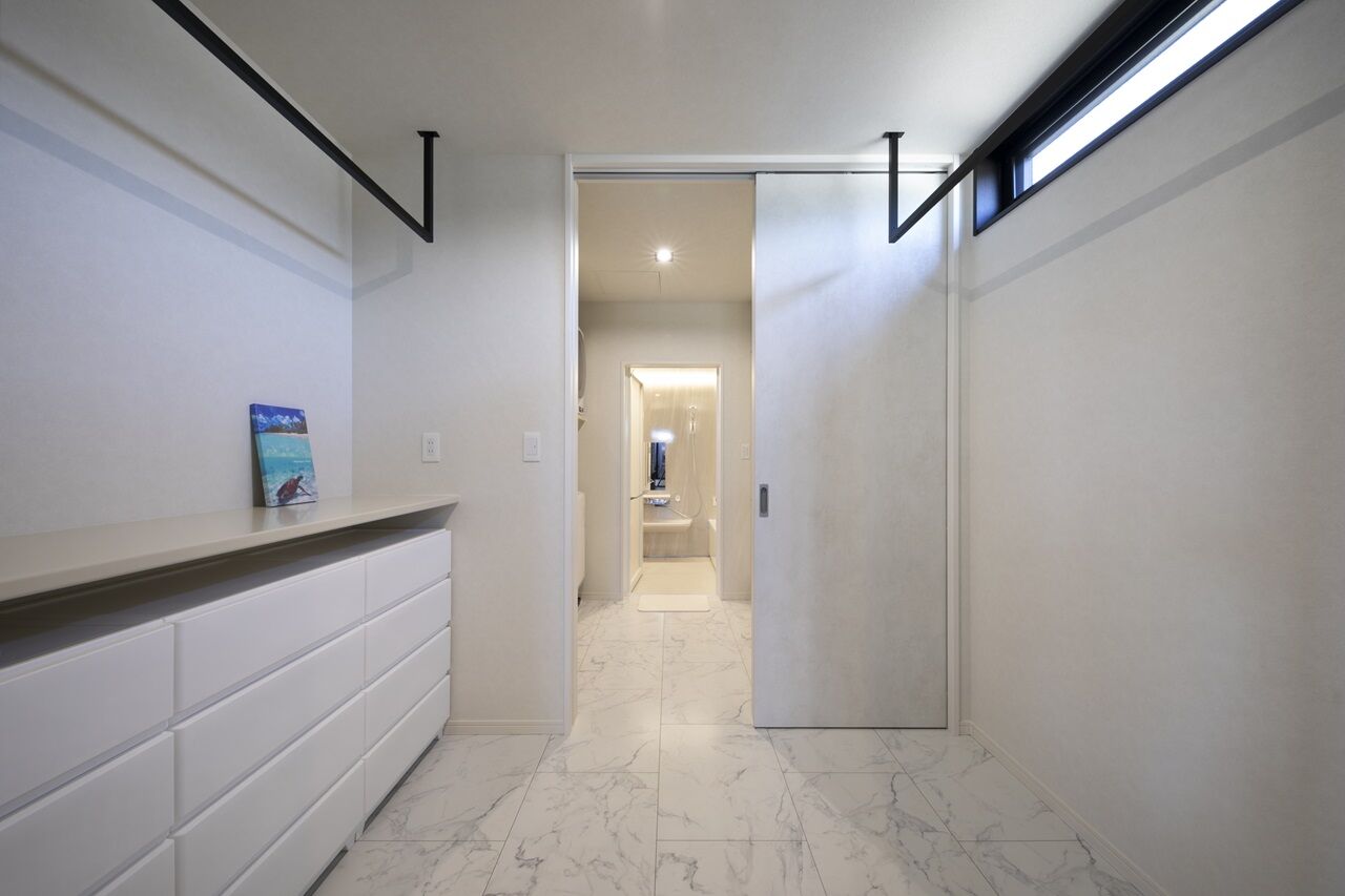 日栄商事 【3000万円内で叶うガレージの家/間取り図有】車やダイビングなど大容量の収納で趣味人も大満足の家の建築実例画像9