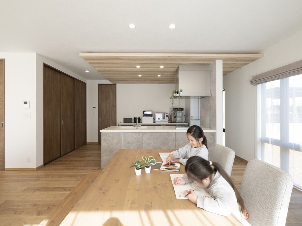 日栄商事 【2000万円台/平屋/間取り有】家族が集うリビング中心主義に家事ラクをプラスした平屋の建築実例画像2