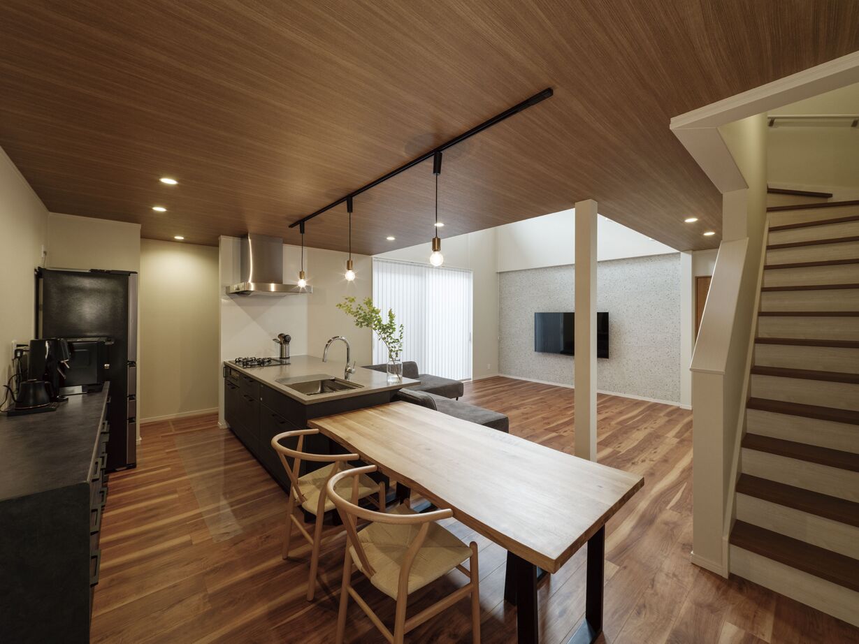 日栄商事 【1500～1999万円】リビングの抜け感・窓の配置にもこだわった愛犬とともに快適に過ごす家の建築実例画像6