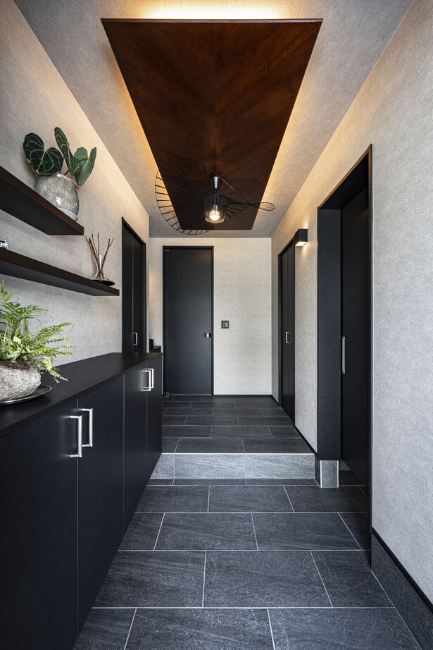 辰巳住研 【ガレージ/回遊動線/猫部屋/隠し扉】ディテールまで美しく。～ラグジュアリーに包まれたガレージハウス～の建築実例画像3